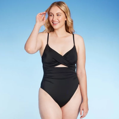 Women's Twist Detail Underwire Extra Cheeky High Leg One Piece Swimsuit - Shade & Shore™ 6 Women's Twist Detail Underwire Extra Cheeky High Leg One Piece Swimsuit - Shade & Shore™ - Image 4
